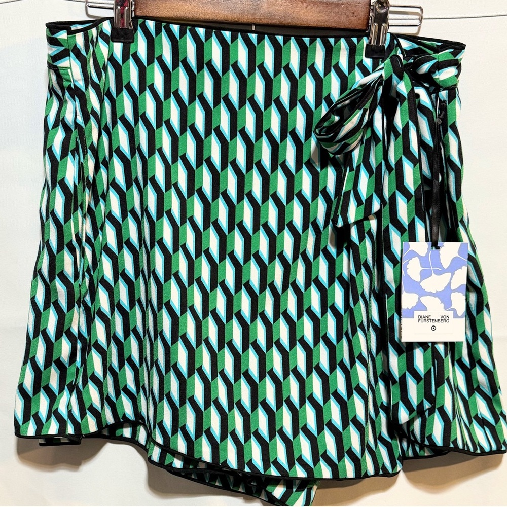 Diane Von Furstenberg Green and Black Geometric Skort. Stretchy. Cute! SzXXL NEW